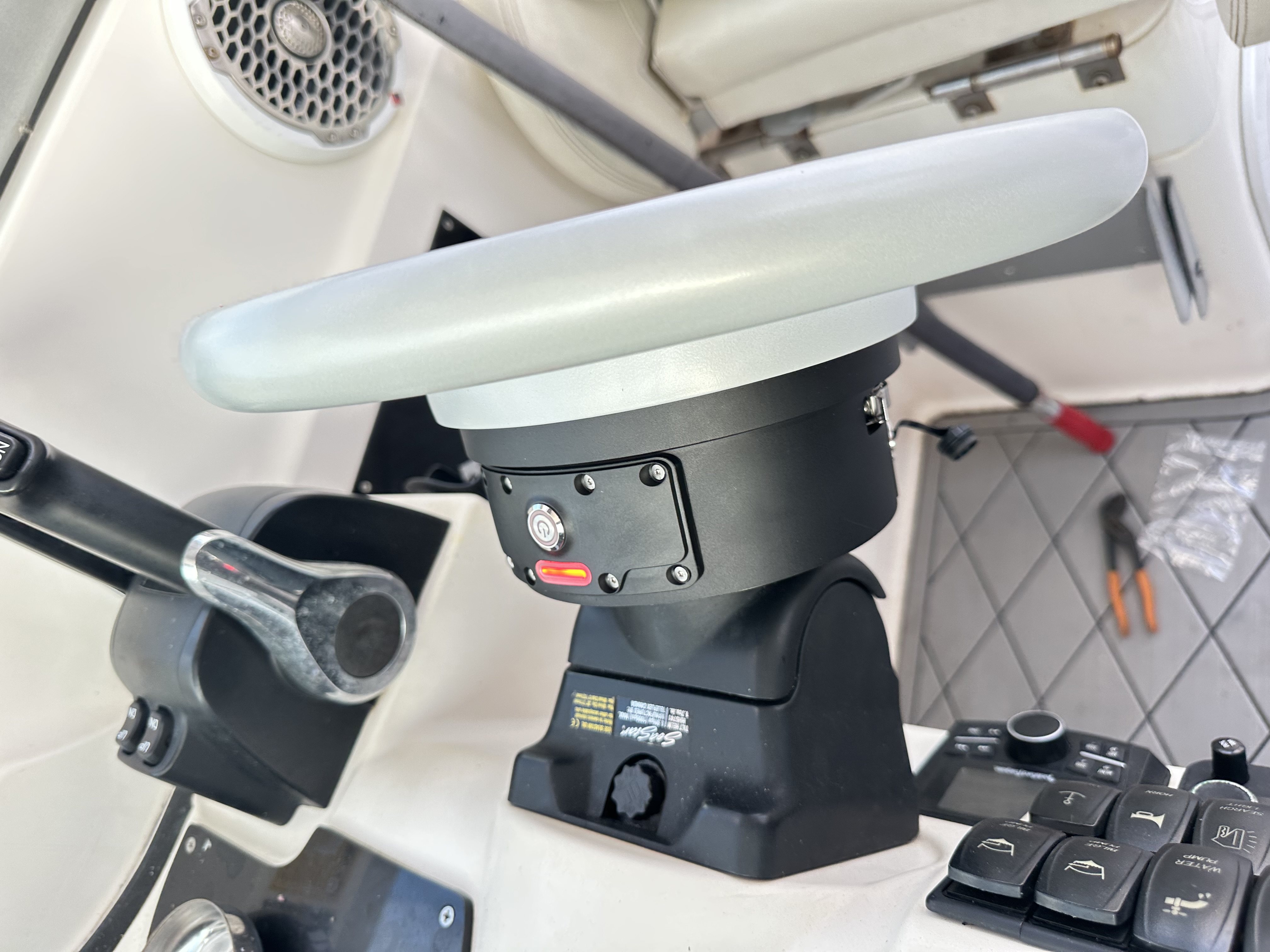 Volante pilota automatico Searebbel visto di lato