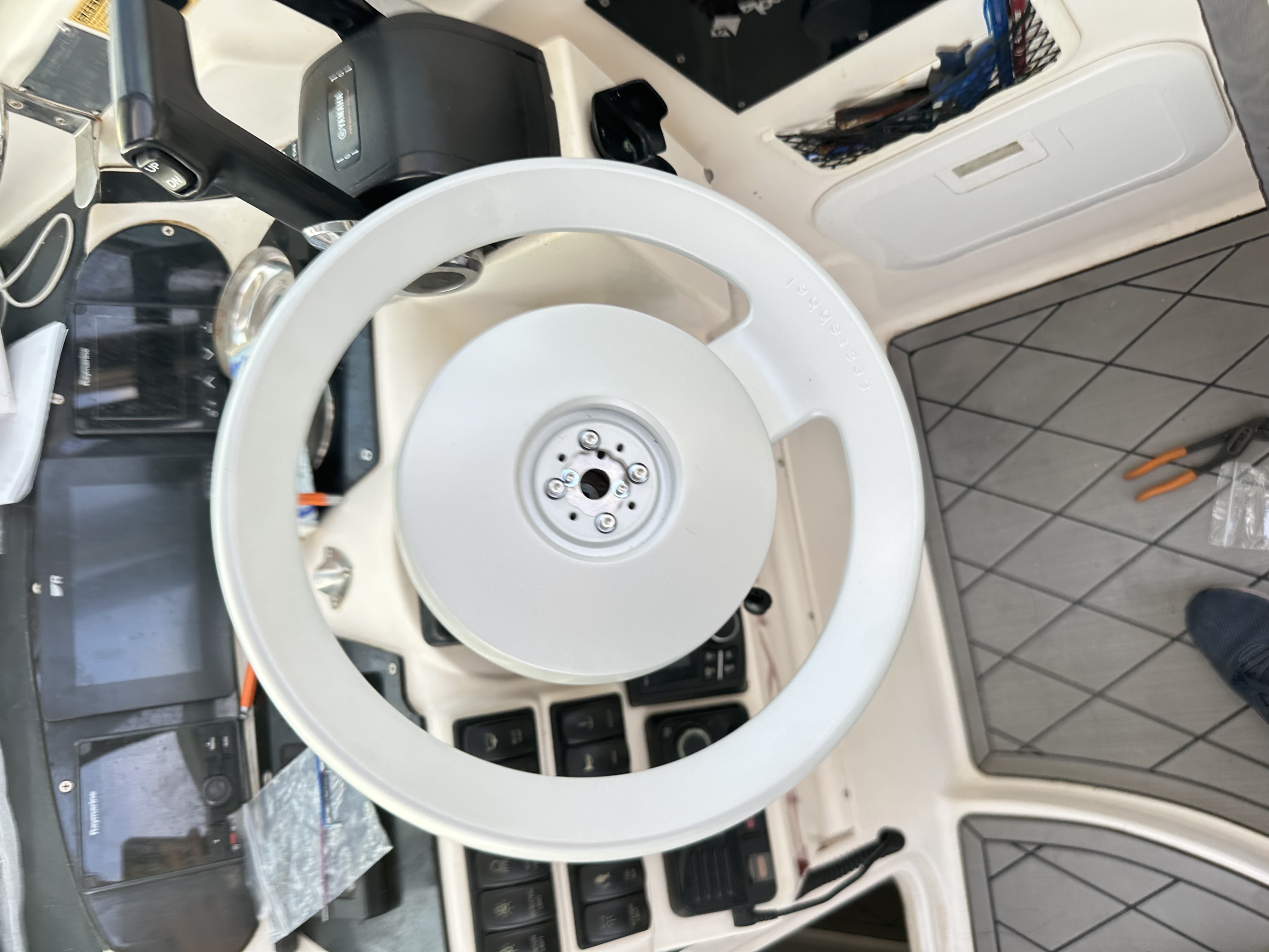 Searebbel Mobilepilot installato al timone – Electrowave Searebbel Mobilepilot installato al timone – Electrowave